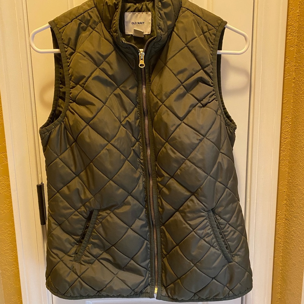 Old Navy Quilted Vest in Olive Green